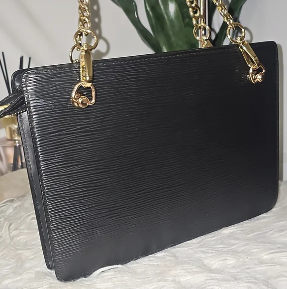 Authentic Louis Vuitton Epi - Picture 12 of 17